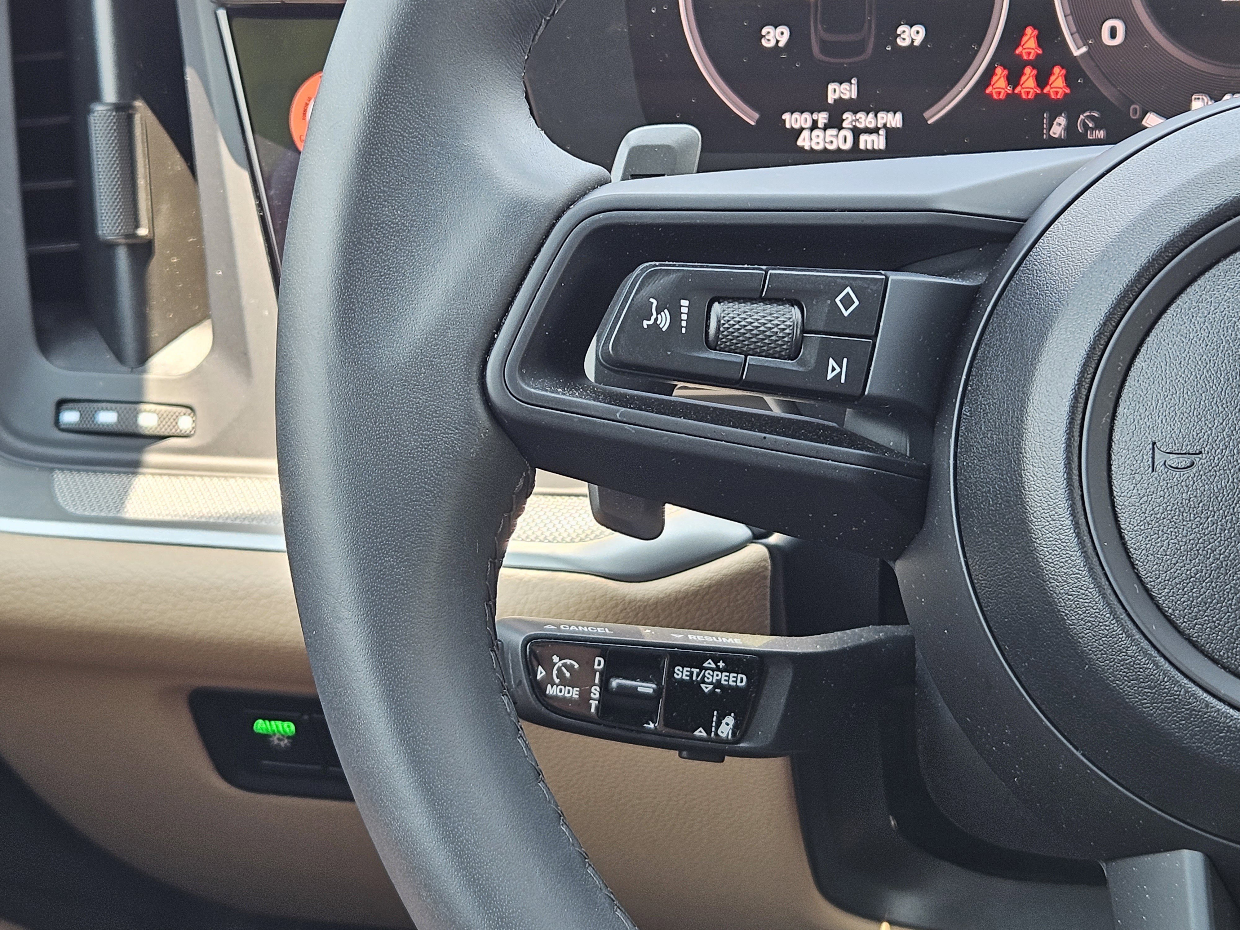 Certified 2025 Porsche Cayenne Coupe image 35