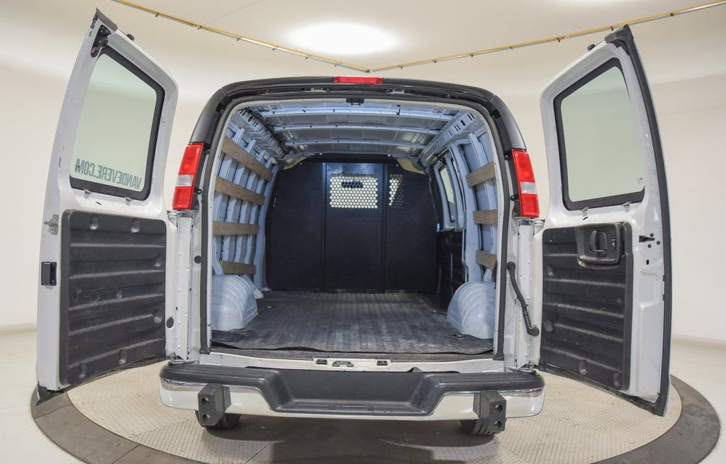 Used 2024 GMC Savana 2500 w/ Driver Convenience Package image 14