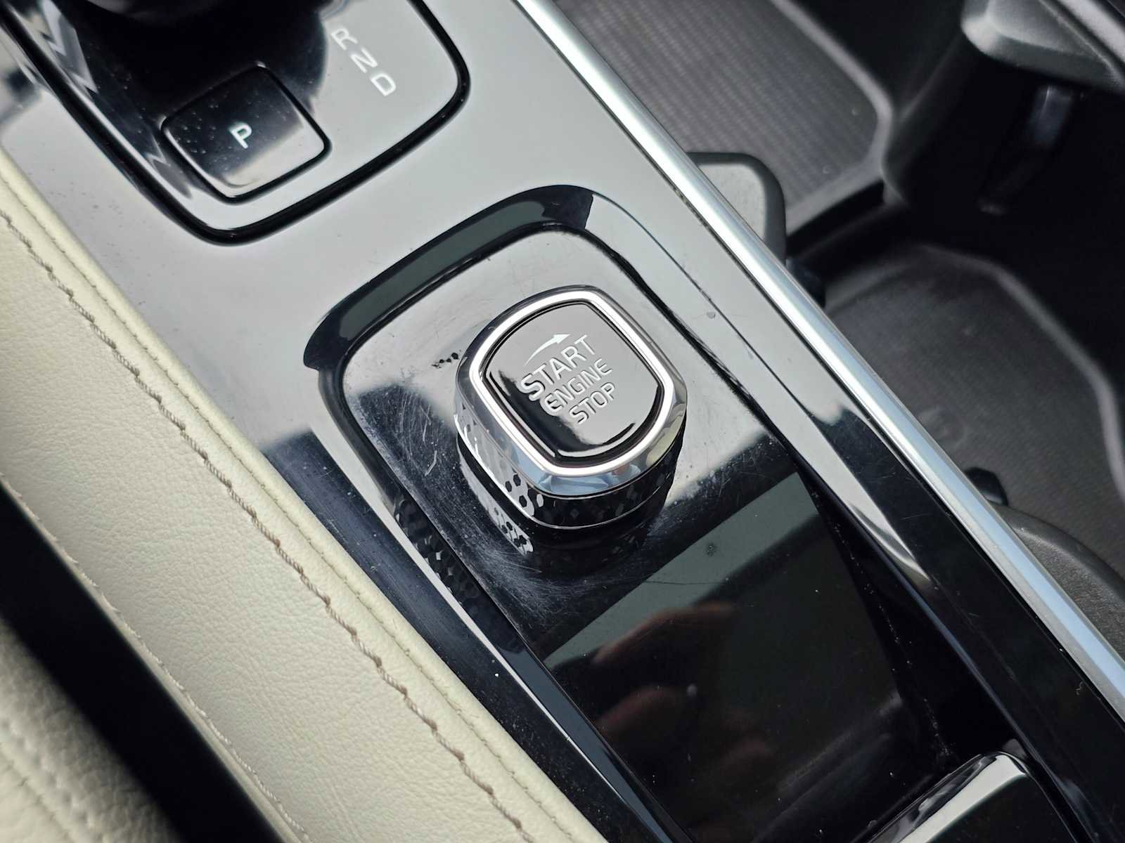 Certified 2024 Volvo XC90 T8 Plus w/ Protection Package Premier image 34