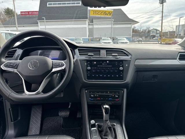 Certified 2024 Volkswagen Tiguan SE w/ Panoramic Sunroof Package image 16