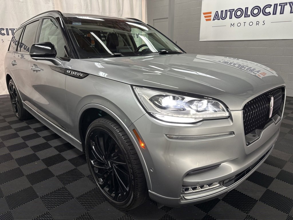 Used 2023 Lincoln Aviator Reserve w/ Equipment Group 201A image 3