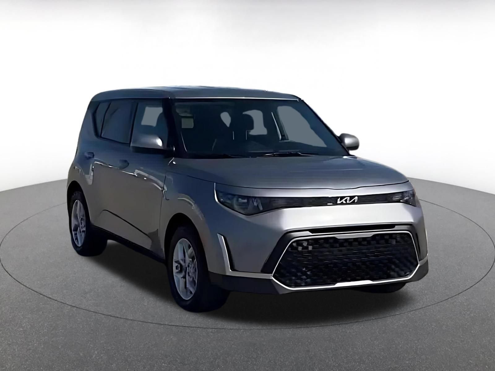 Used 2025 Kia Soul LX w/ LX Technology Package FWD image 3