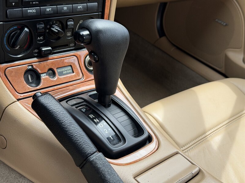 Used 2000 MAZDA MX-5 Miata RWD image 15