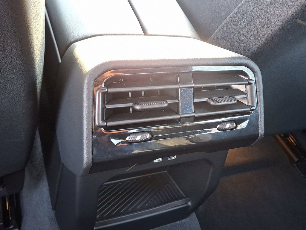 Used 2025 BMW 530i xDrive image 11