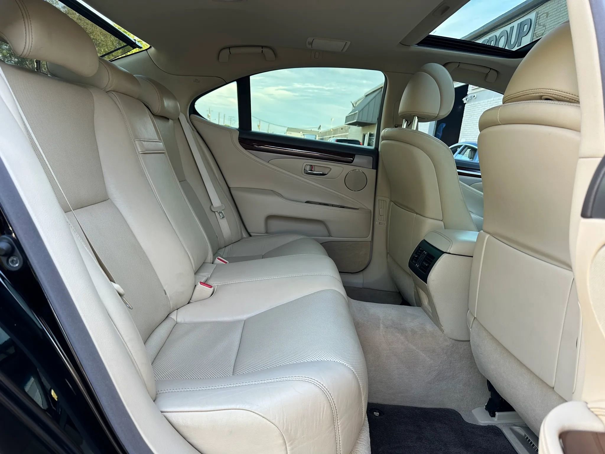 Used 2013 Lexus LS 460 w/ Comfort Pkg RWD image 26