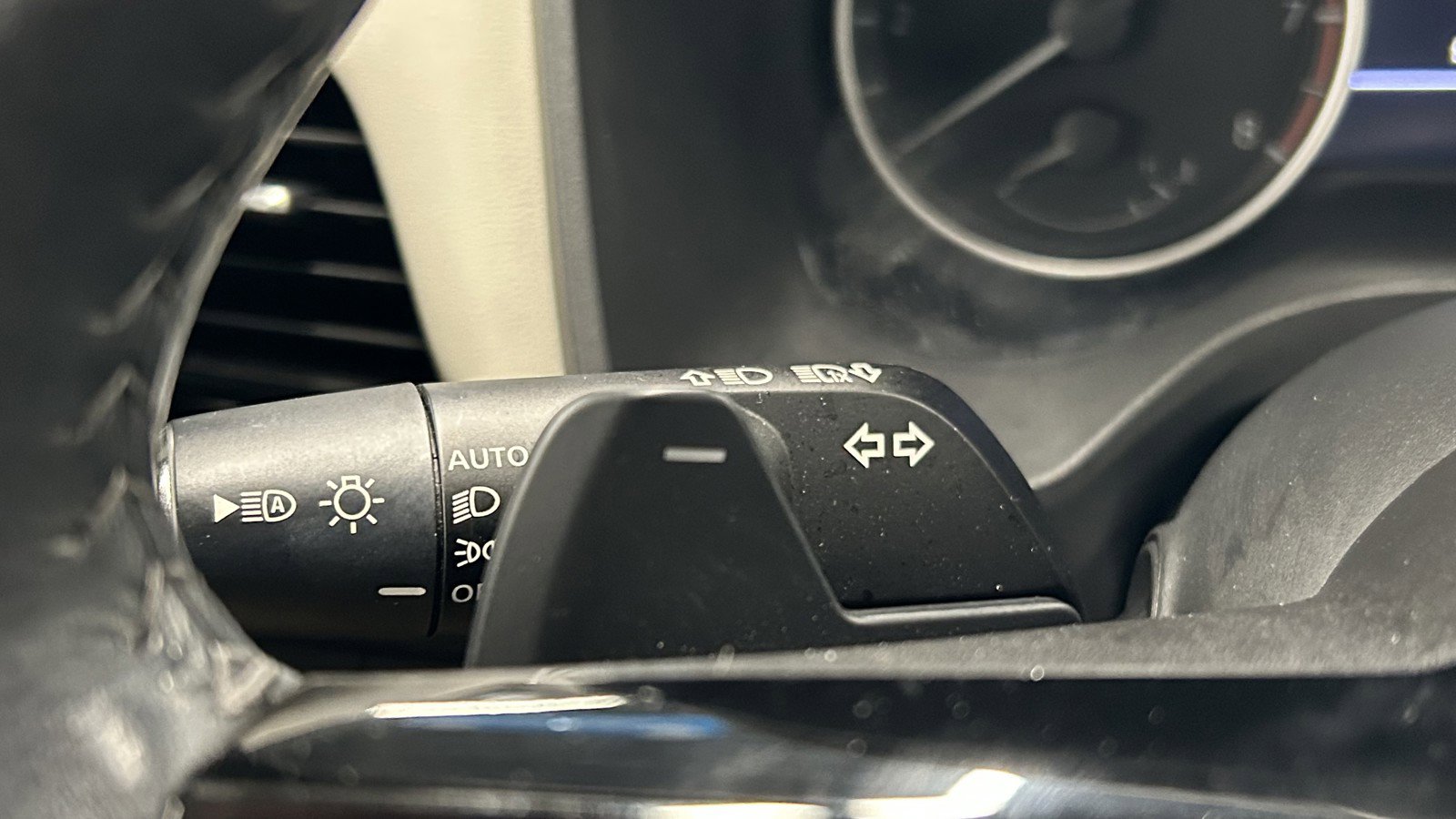 Used 2023 Nissan Rogue SL image 26