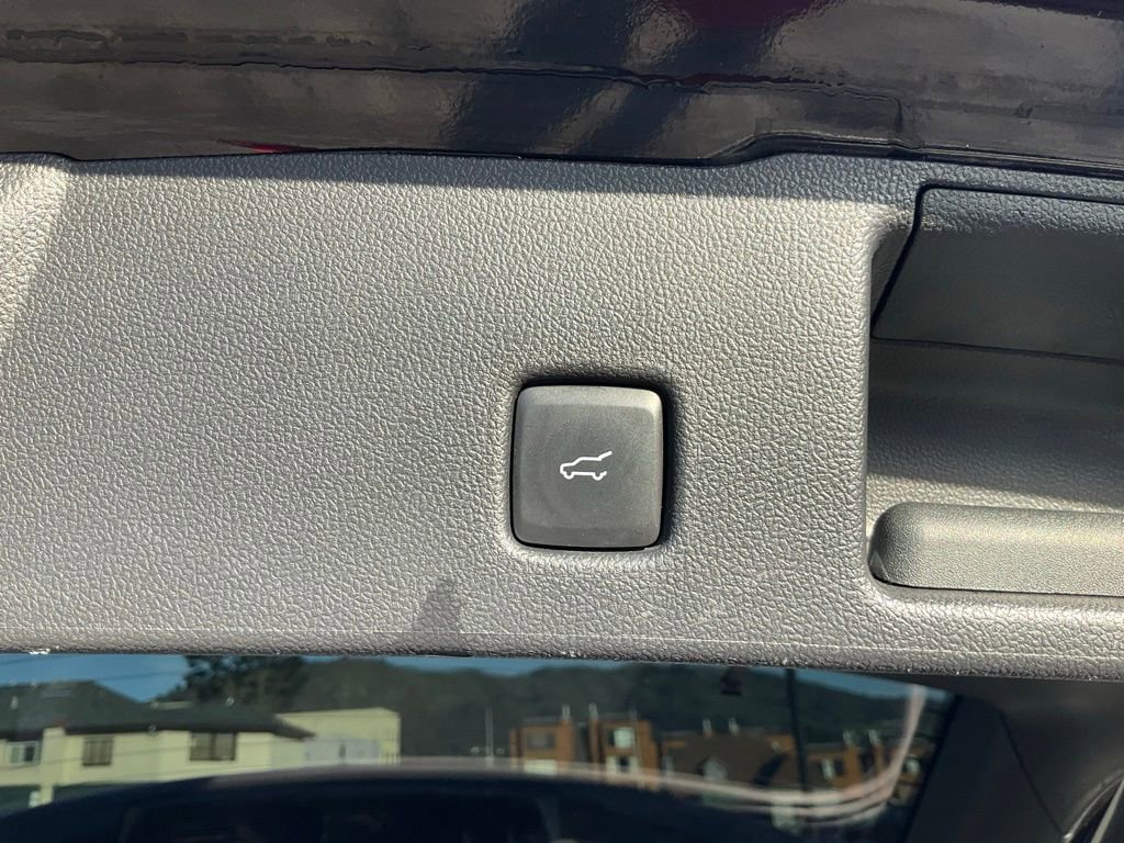 Used 2021 Ford Escape Titanium image 11
