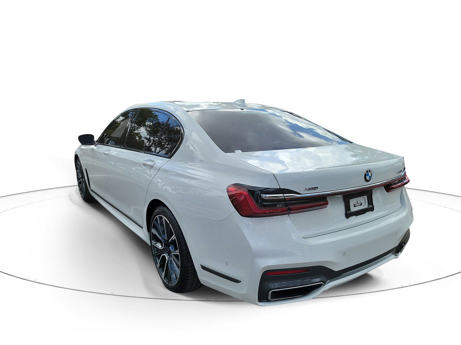 Used 2022 BMW 750i xDrive w/ M Sport Package image 3