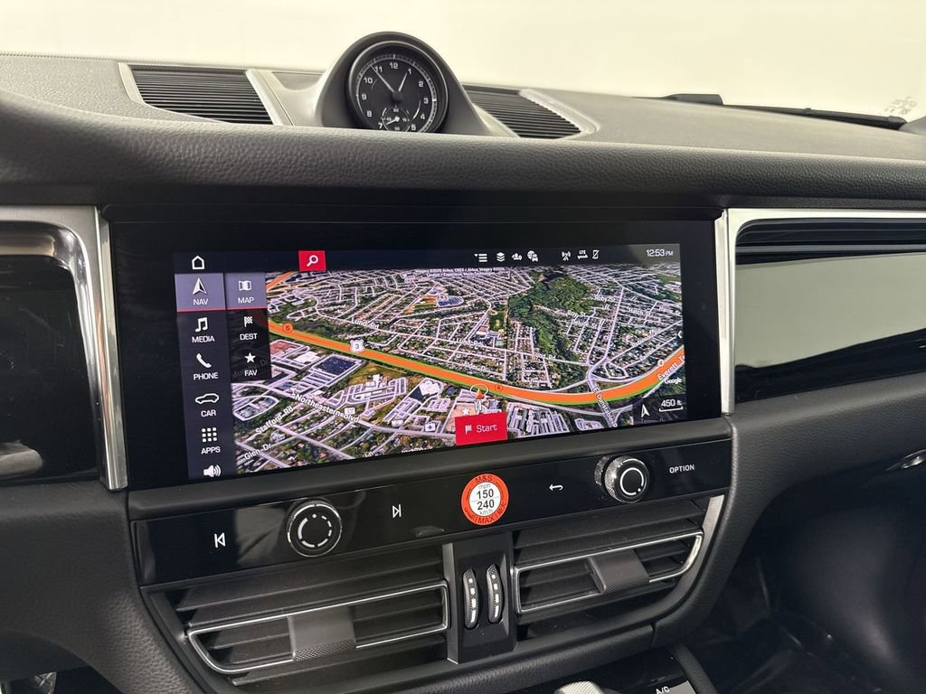 Certified 2025 Porsche Macan image 26