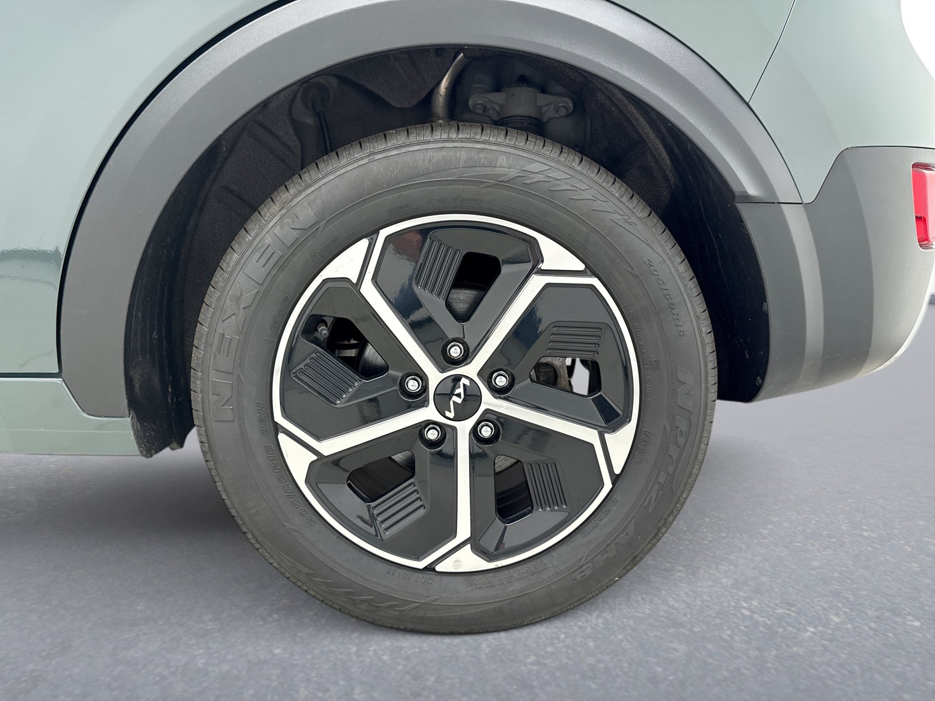 Used 2023 Kia Niro EX w/ EX Cold Weather Package FWD image 26