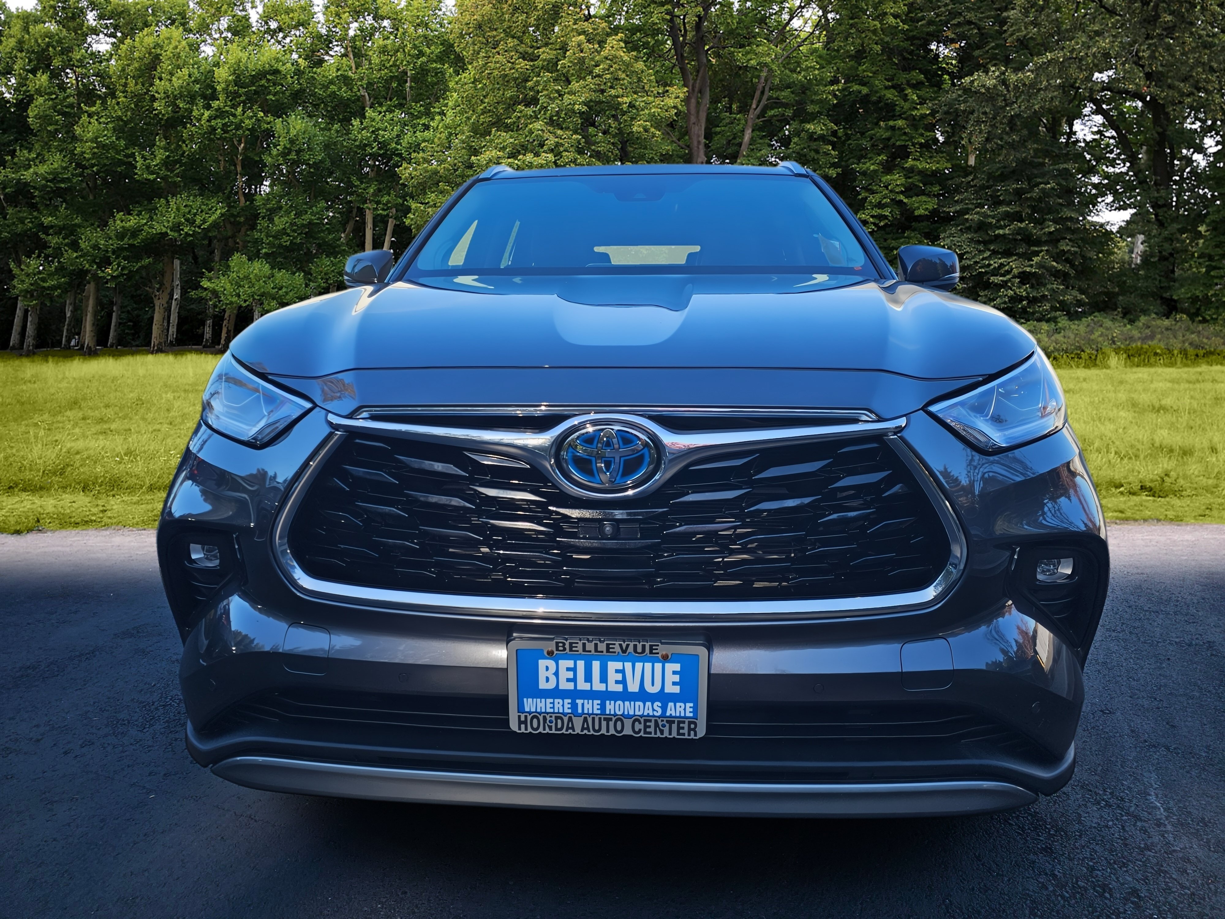 Used 2022 Toyota Highlander Platinum AWD/4WD image 2