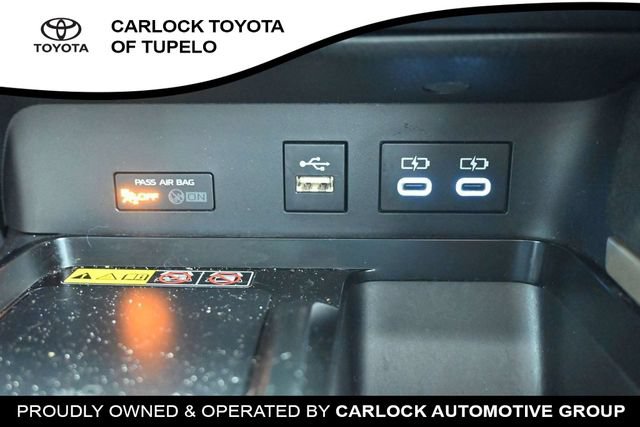 Used 2025 Toyota Camry SE FWD image 30