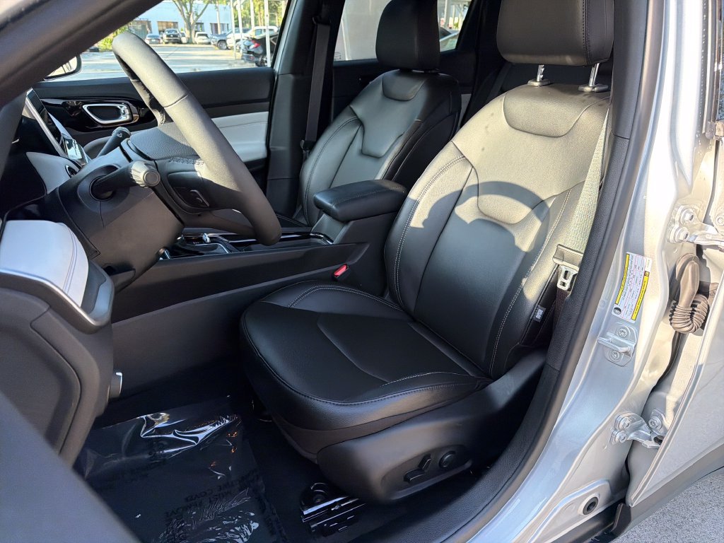 Used 2026 Jeep Compass Limited AWD/4WD image 32