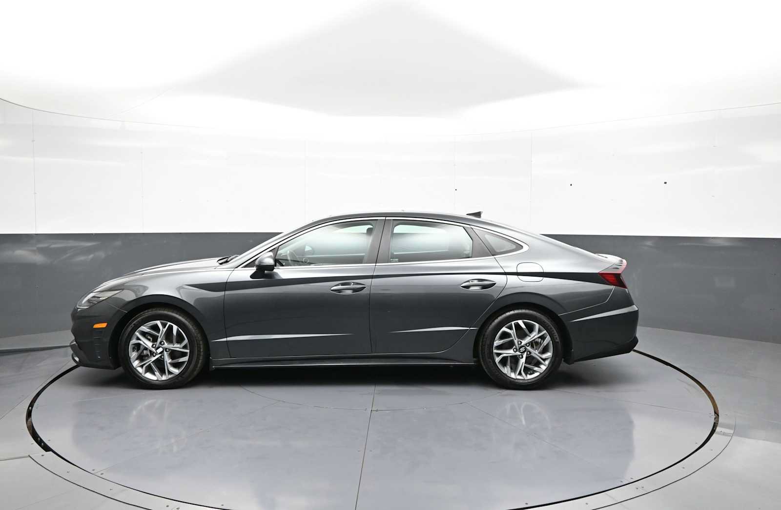 Certified 2023 Hyundai Sonata SEL w/ Convenience Package FWD image 8