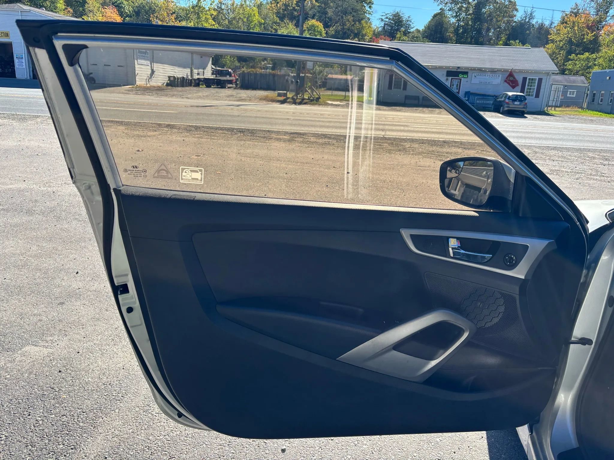 Used 2015 Hyundai Veloster image 19