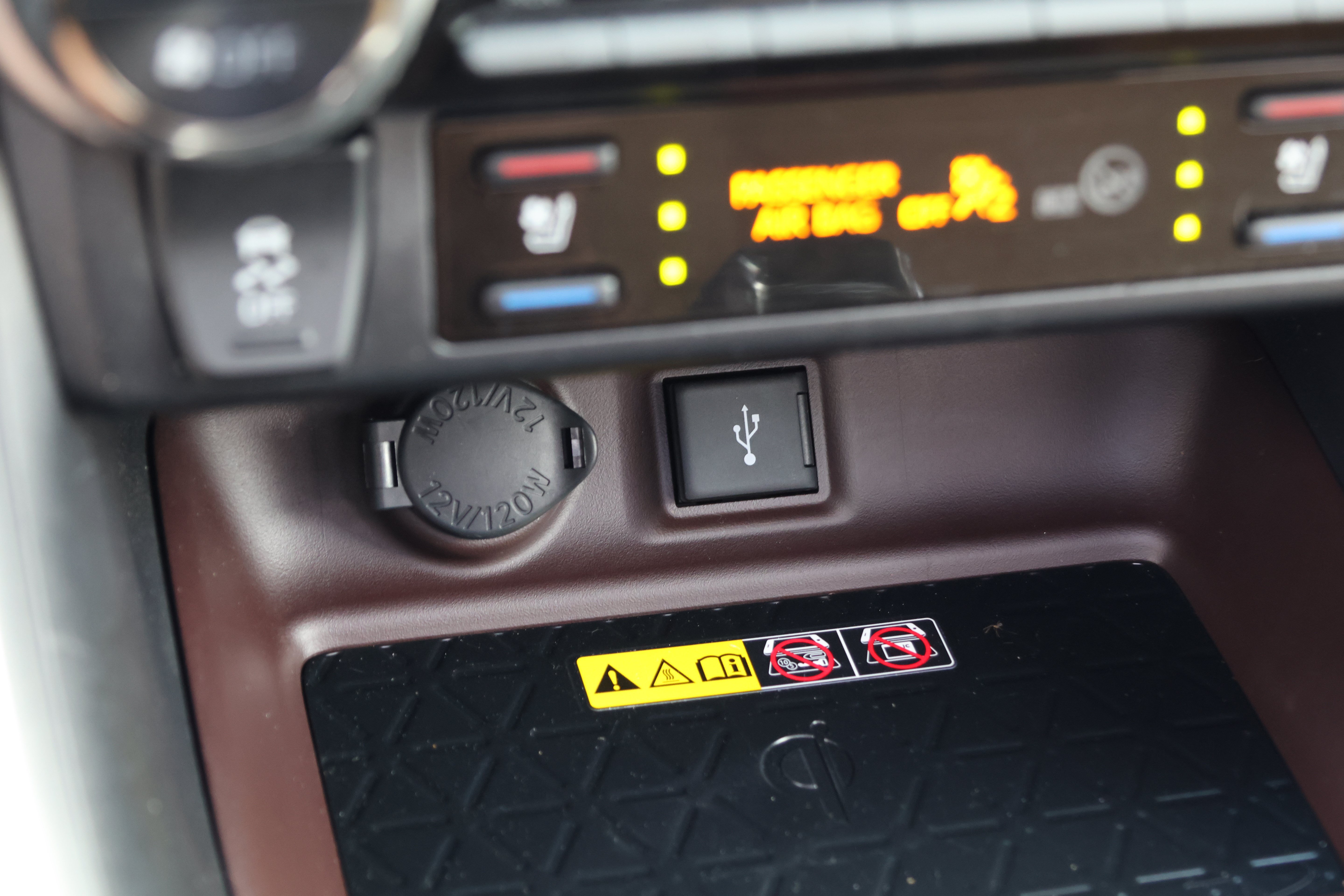 Used 2022 Toyota RAV4 Limited AWD/4WD image 27
