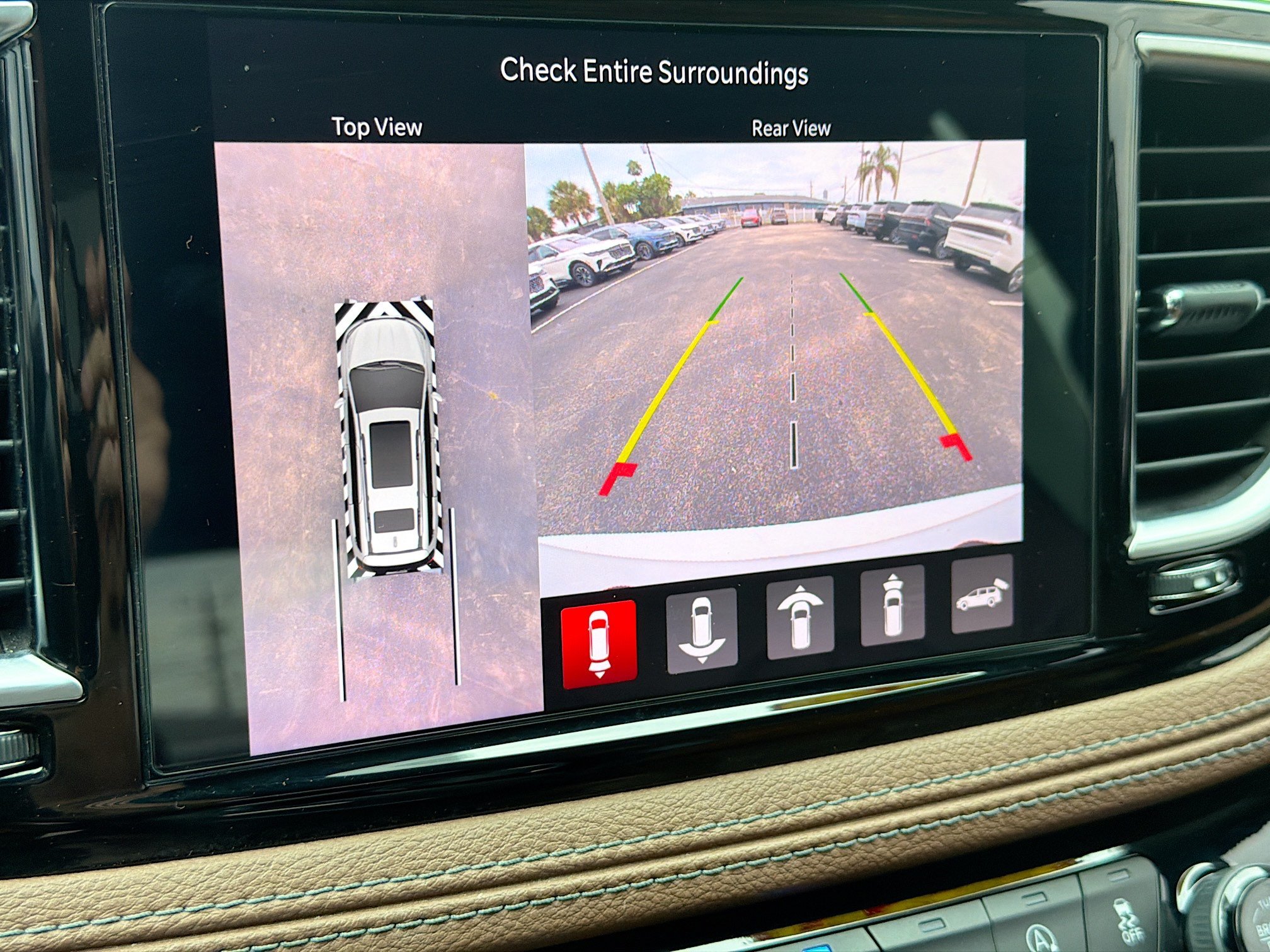 Used 2021 Chrysler Pacifica Limited w/ Uconnect Theater Family Group AWD/4WD image 14