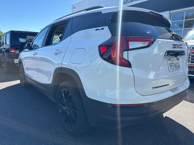 Used 2023 GMC Terrain SLE w/ Driver Convenience Package FWD image 2