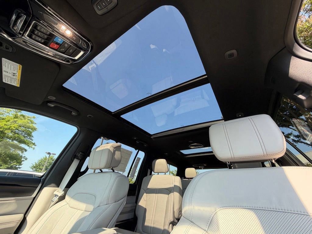 New 2026 Jeep Grand Wagoneer Summit w/ Premium Group III AWD/4WD image 29