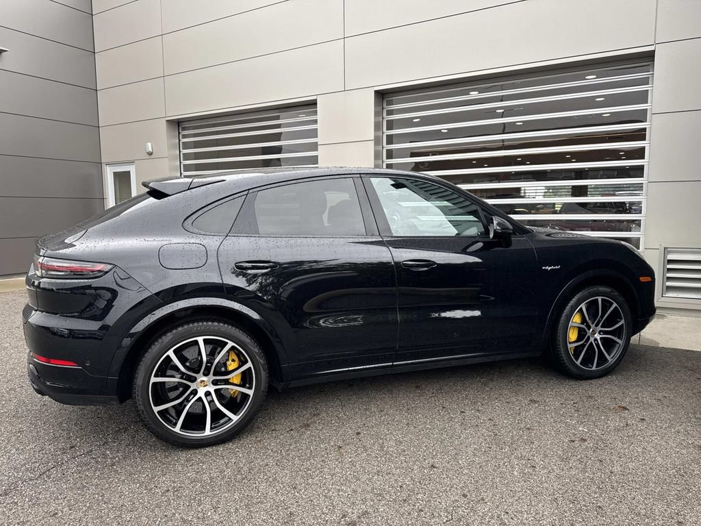 Used 2022 Porsche Cayenne Turbo S AWD/4WD image 6