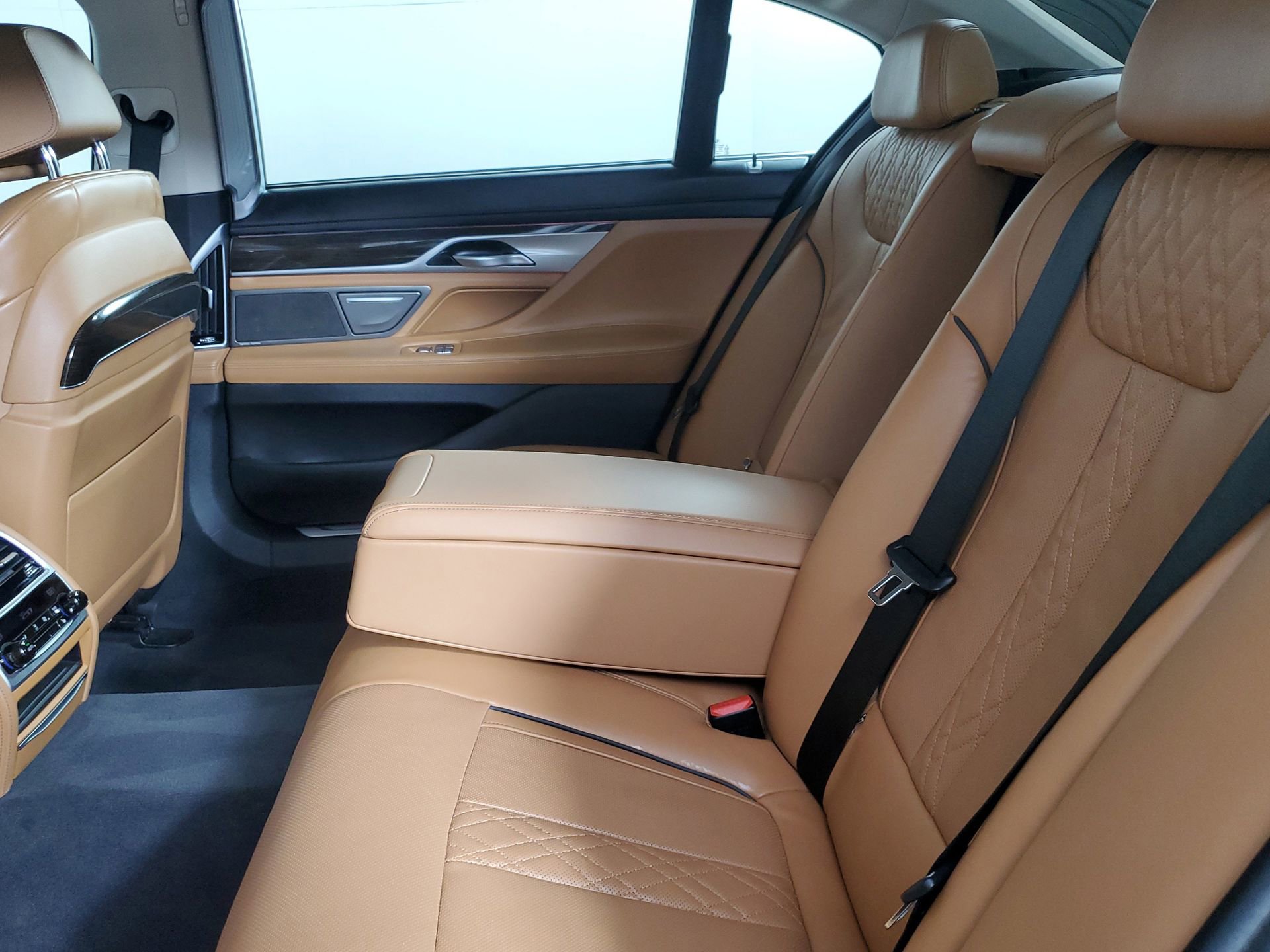 Used 2022 BMW 750i xDrive w/ Executive Package image 51