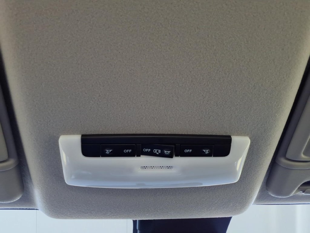 Used 2025 Nissan Versa S w/ S Plus Package FWD image 24