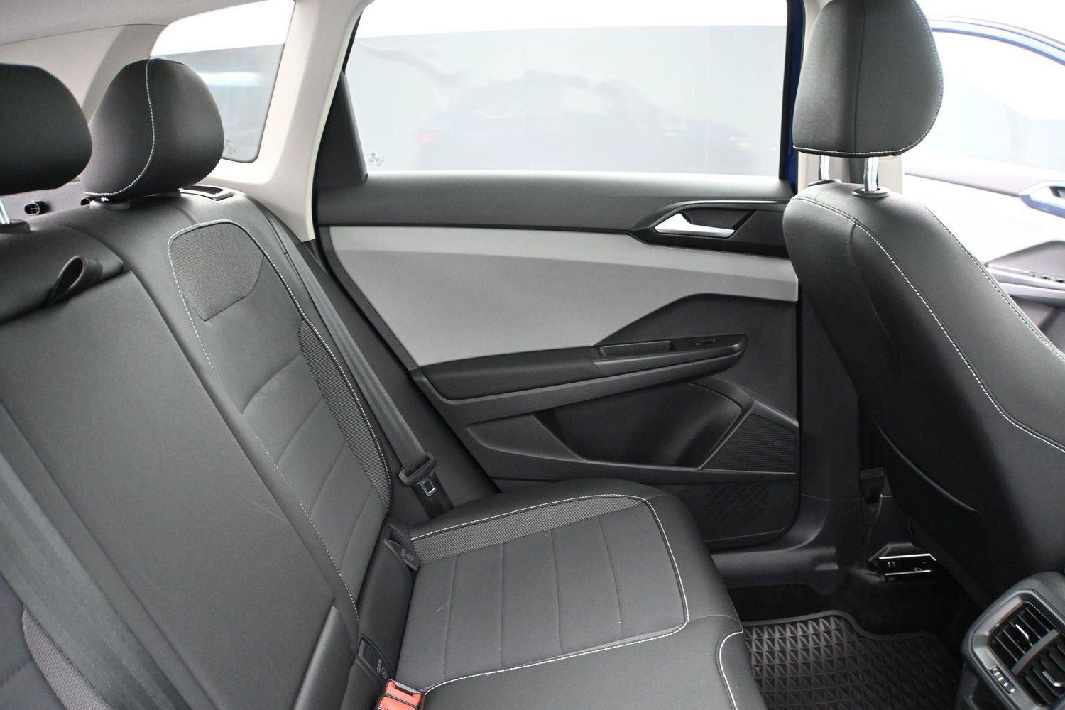 Used 2022 Volkswagen Taos SE w/ Panoramic Sunroof Package AWD/4WD image 19