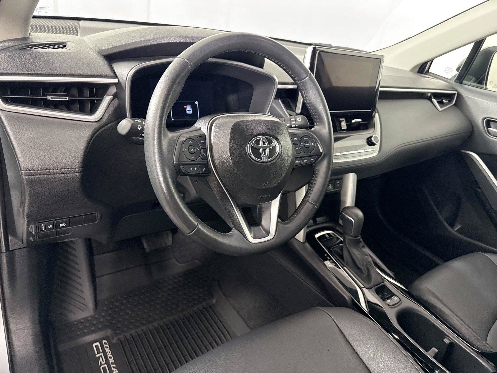Certified 2025 Toyota Corolla Cross XLE AWD/4WD image 4