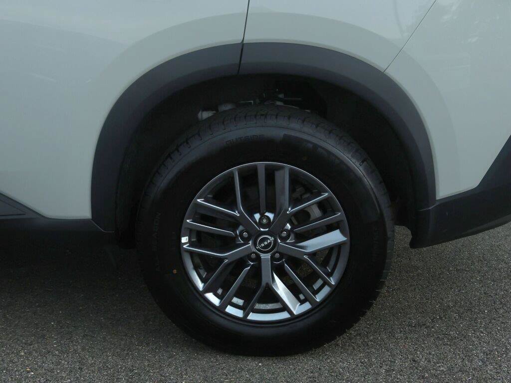Used 2023 Nissan Rogue S AWD/4WD image 12