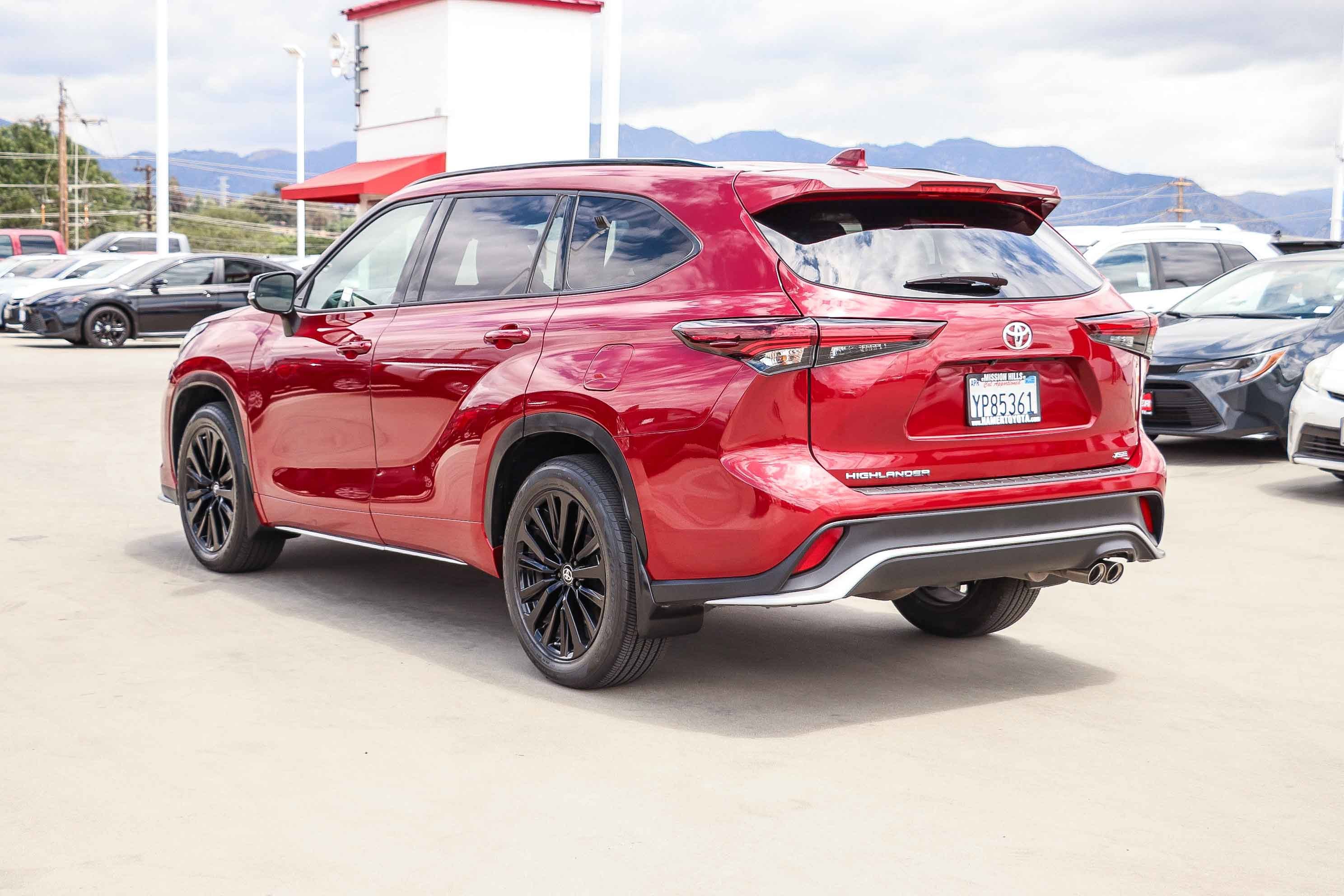 Certified 2024 Toyota Highlander XSE FWD image 5