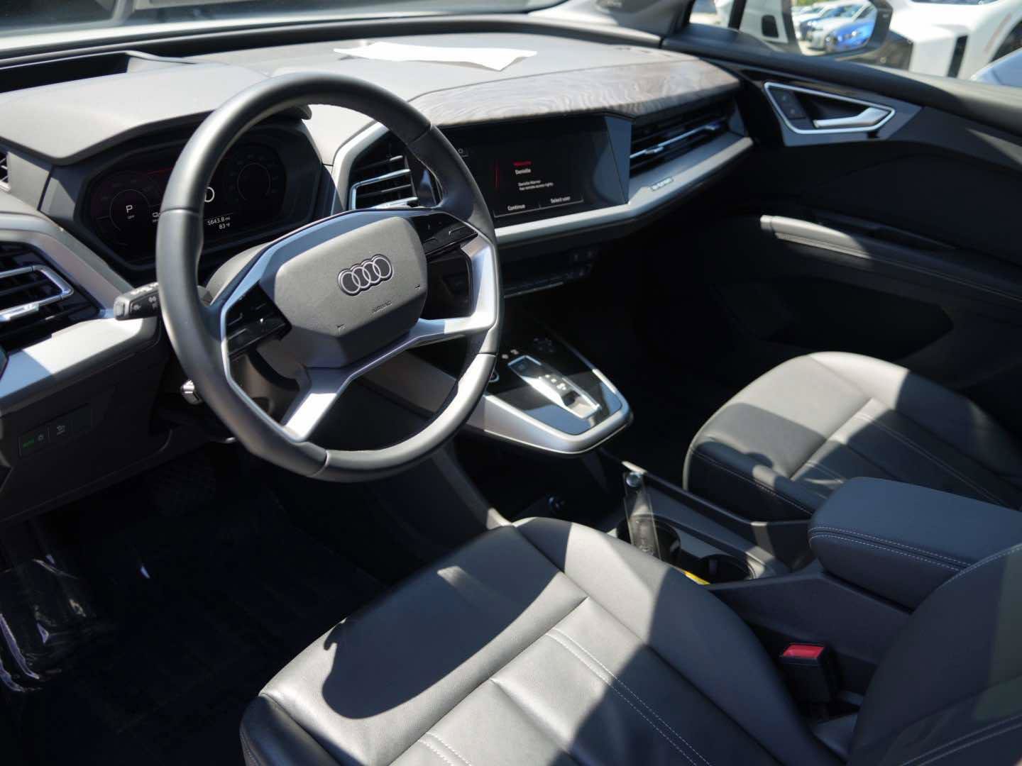 Used 2022 Audi Q4 e-tron Prestige AWD/4WD image 13