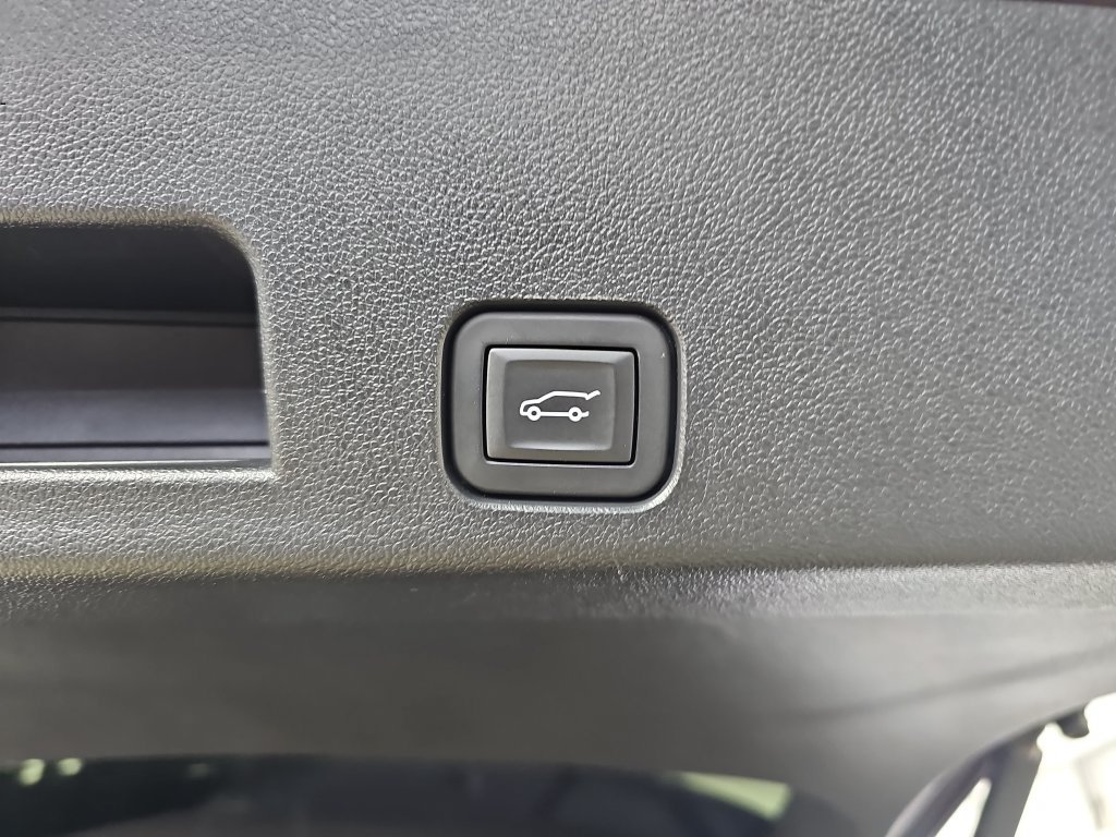 Certified 2024 Chevrolet Traverse RS w/ LPO, Floor Liner Package AWD/4WD image 18