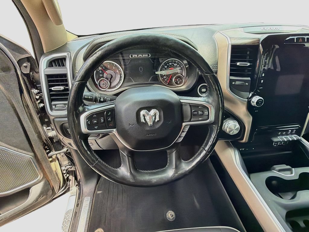 Used 2019 RAM 1500 Laramie AWD/4WD image 11
