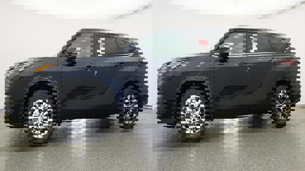 New 2026 Toyota Highlander XLE image 18