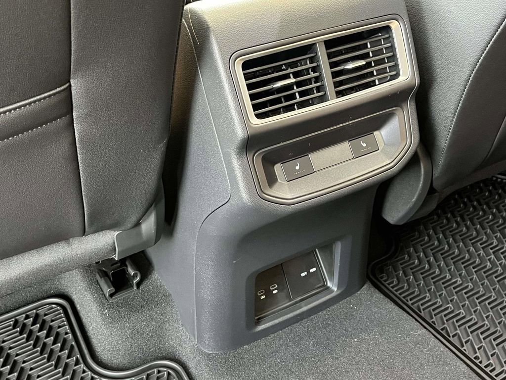 New 2026 Volkswagen Atlas Cross Sport SEL R-Line image 9