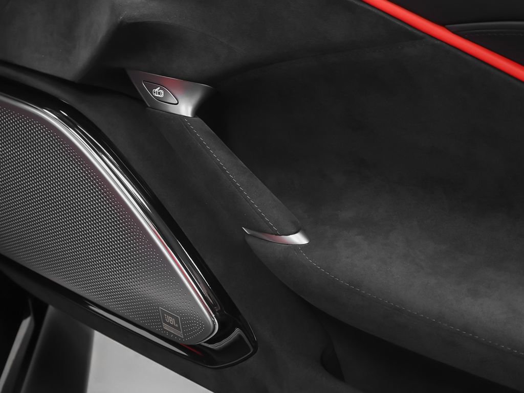 Certified 2025 Ferrari Roma Spider RWD image 30