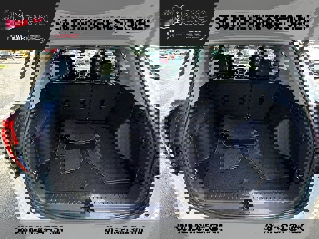 Used 2024 GMC Terrain SLT image 18