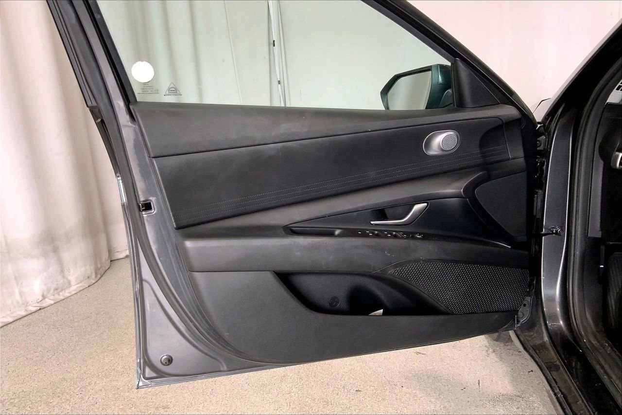 Used 2021 Hyundai Elantra SEL image 21