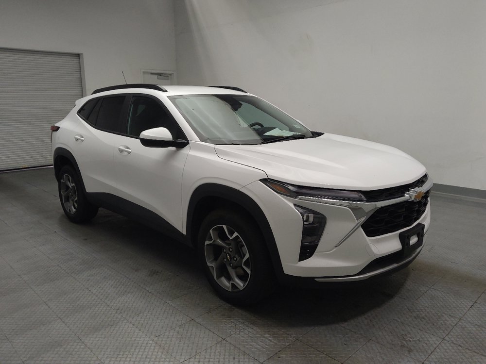 Used 2025 Chevrolet Trax LT w/ LT Convenience Package FWD image 13