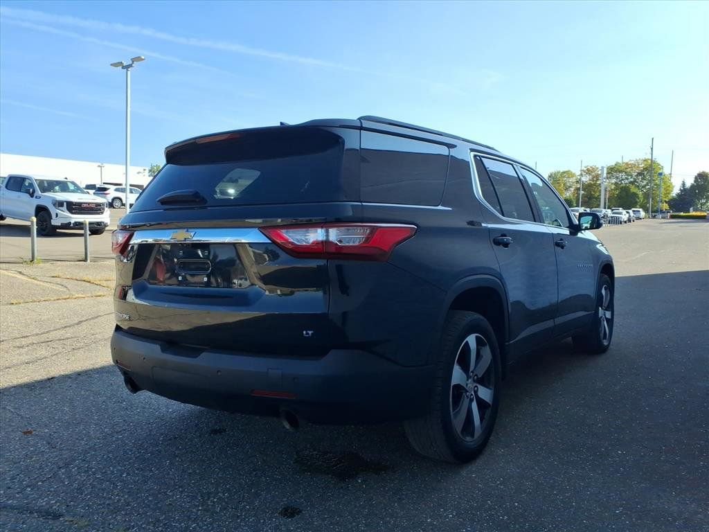 Used 2021 Chevrolet Traverse LT w/ LT Premium Package image 6