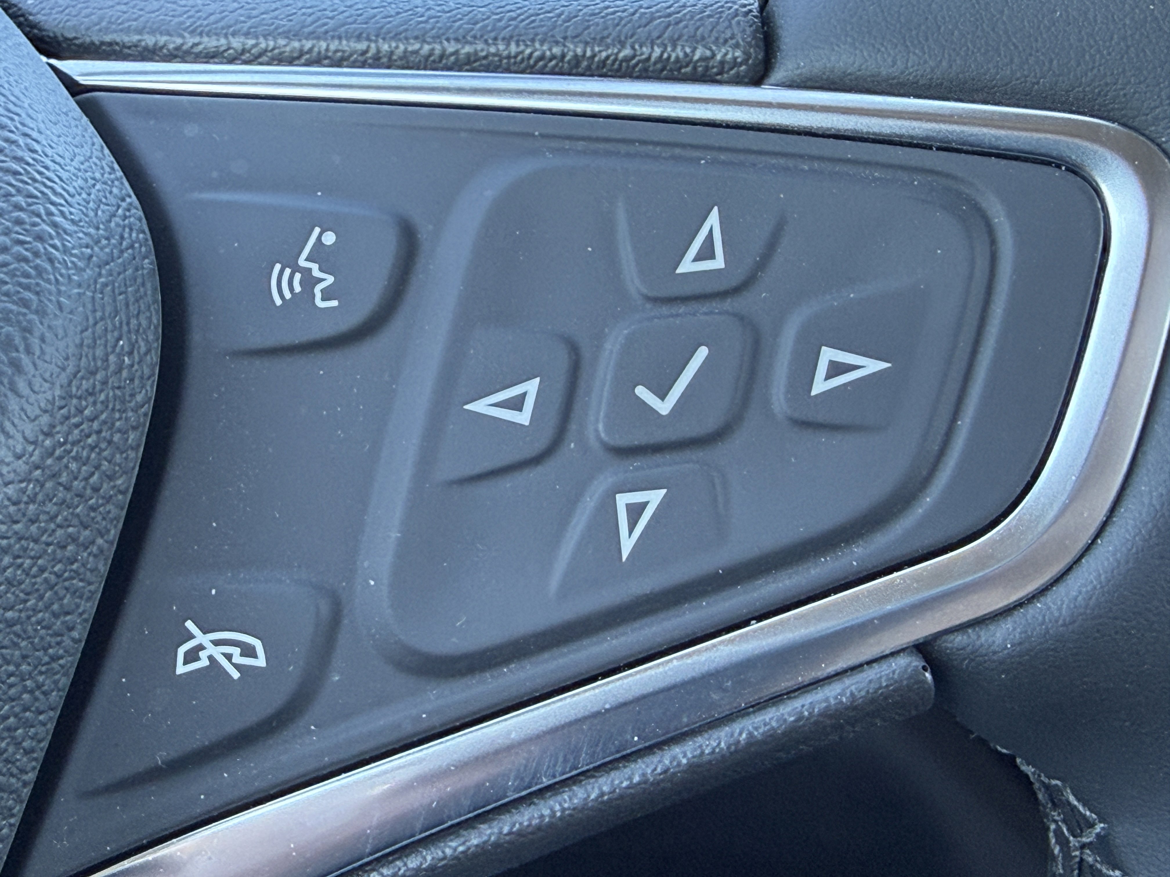 Used 2024 Chevrolet Equinox Premier image 36