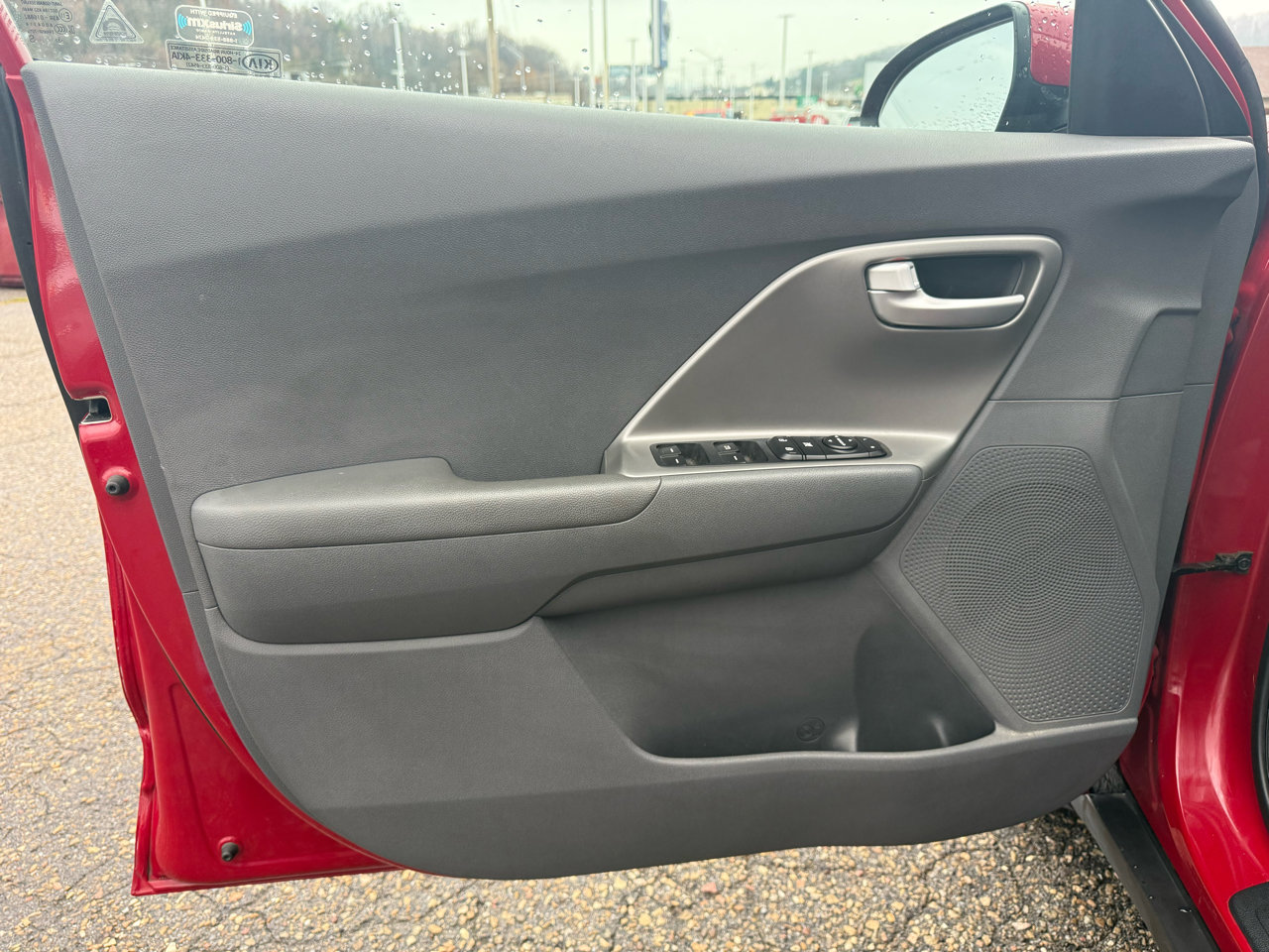 Used 2017 Kia Niro LX image 19