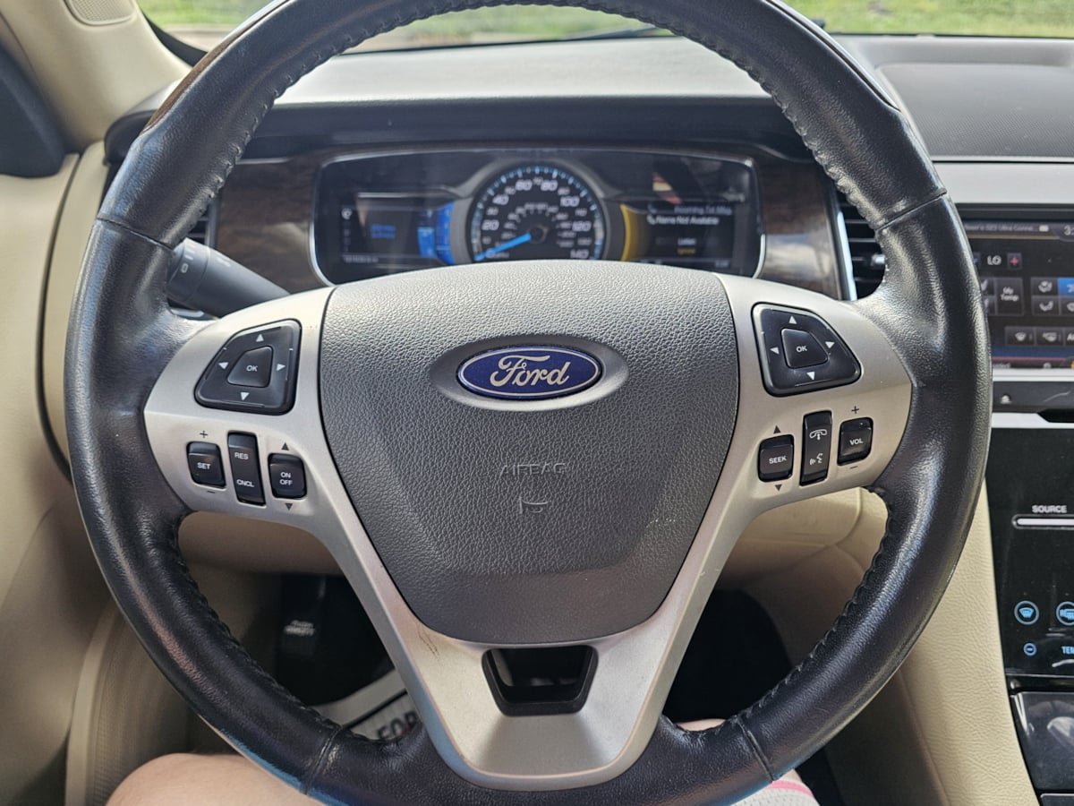 Used 2013 Ford Taurus Limited FWD image 15