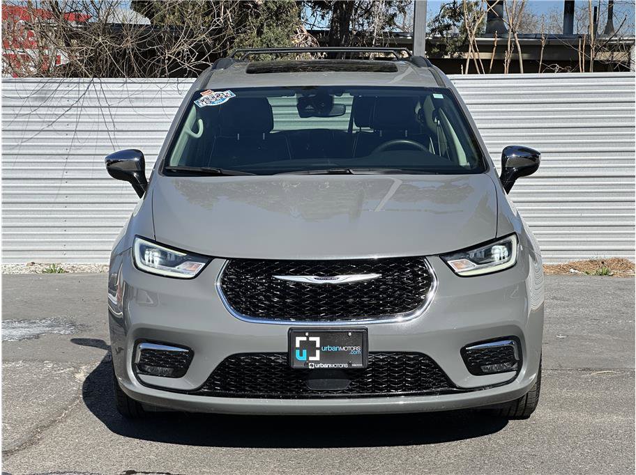 Used 2023 Chrysler Pacifica Limited image 7