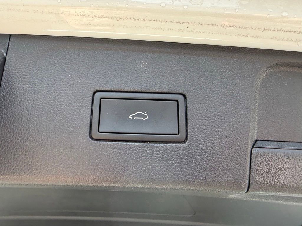 Used 2025 Volkswagen Atlas SEL Premium R-Line image 20