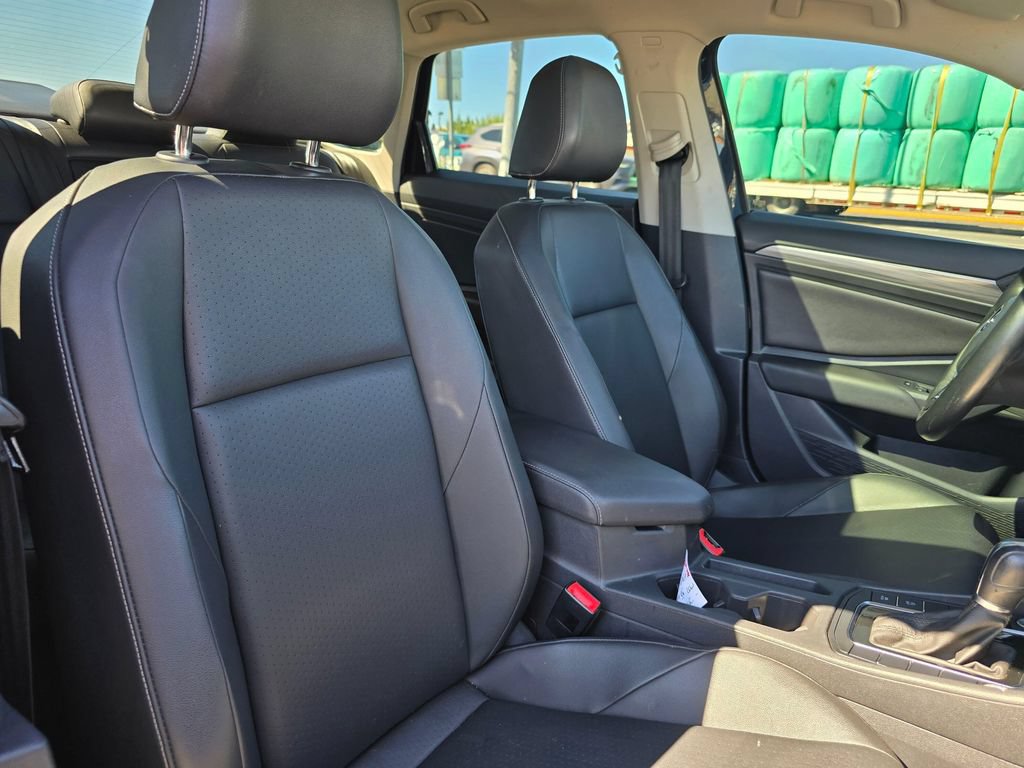 Used 2019 Volkswagen Jetta SEL w/ Cold Weather Package FWD image 11