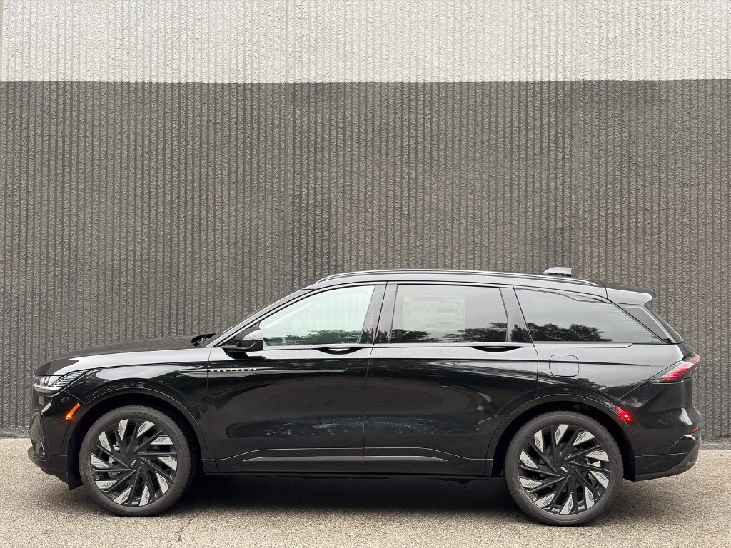 New 2026 Lincoln Nautilus Reserve w/ Jet Appearance Package AWD/4WD image 4