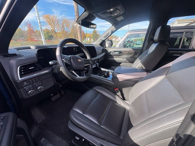 Used 2025 Chevrolet Suburban LT AWD/4WD image 23