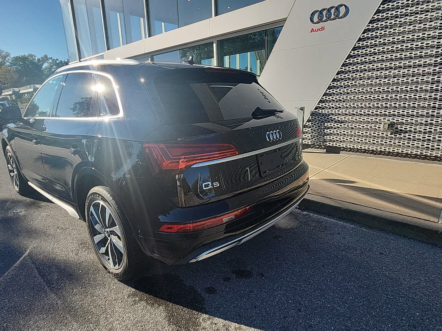 Used 2021 Audi Q5 Prestige w/ Prestige Package AWD/4WD image 11