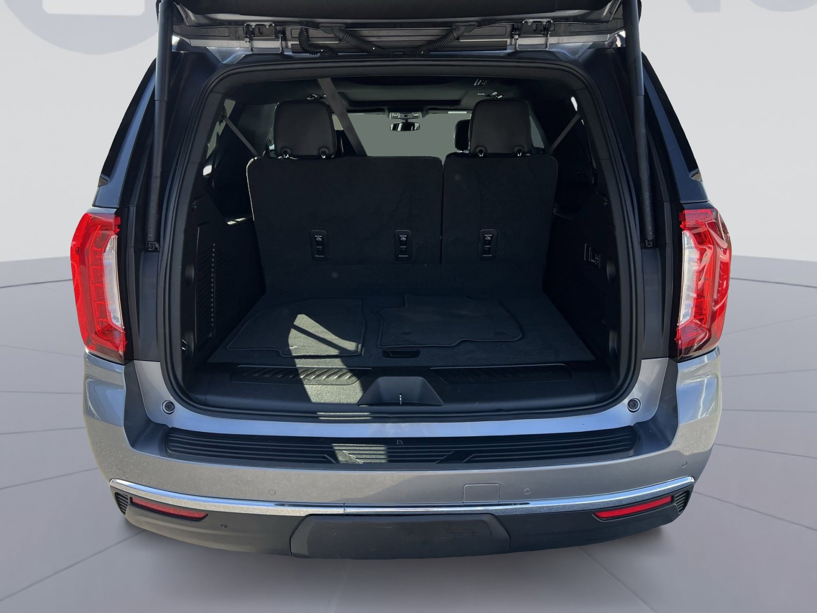 Used 2022 GMC Yukon XL SLT w/ SLT Premium Package image 35